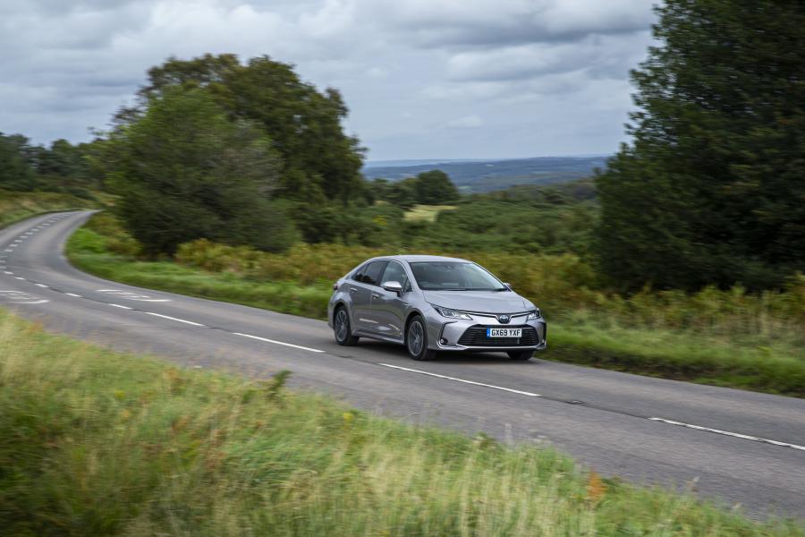  Toyota Corolla Hybrid Sedan 2019 года  (UK) (фото 27 из 29)